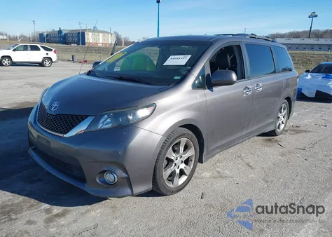 2014 Toyota Sienna Se 8 Passenger z USA, uszkodzony, nr VIN 5TDXK3DC6ES518200